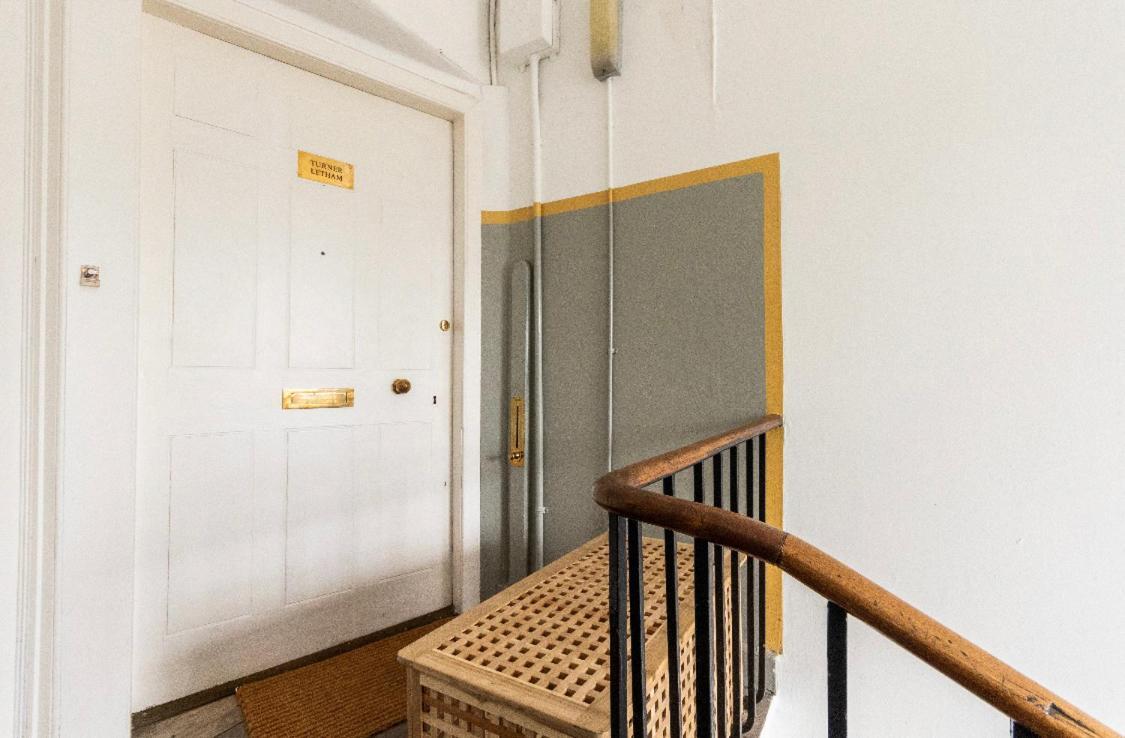 New Town Apartment With Castle View إدنبرة المظهر الخارجي الصورة